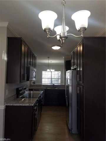 821 Lake CIR S, Chesapeake, VA 23322