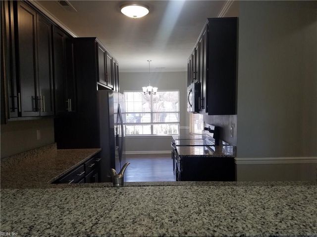 821 Lake CIR S, Chesapeake, VA 23322