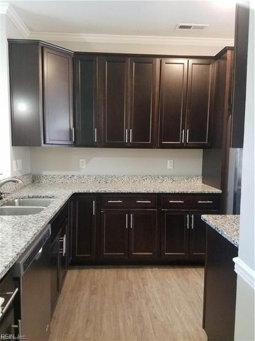 821 Lake CIR S, Chesapeake, VA 23322