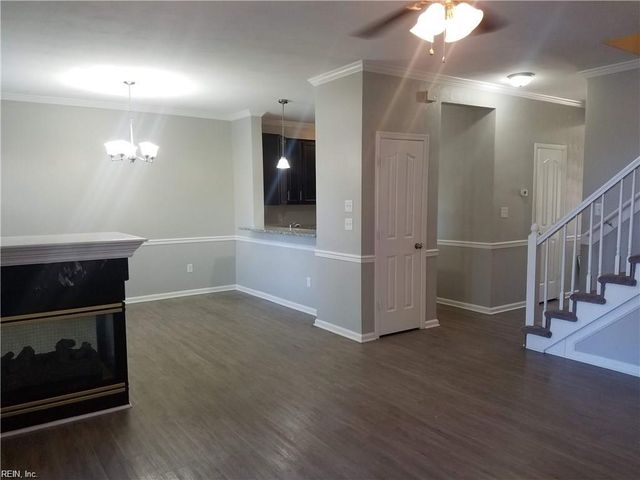821 Lake CIR S, Chesapeake, VA 23322