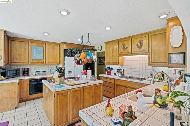 2445 Taylor Ln, Byron, CA 94514