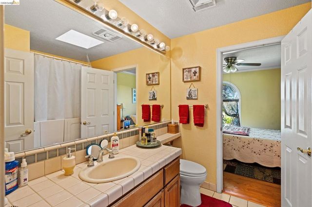 2445 Taylor Ln, Byron, CA 94514