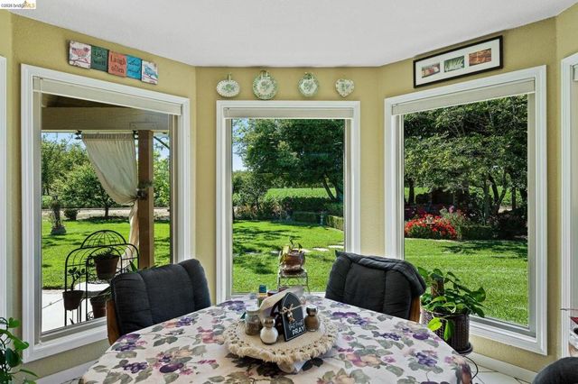2445 Taylor Ln, Byron, CA 94514
