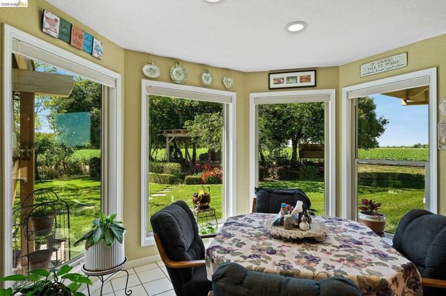 2445 Taylor Ln, Byron, CA 94514
