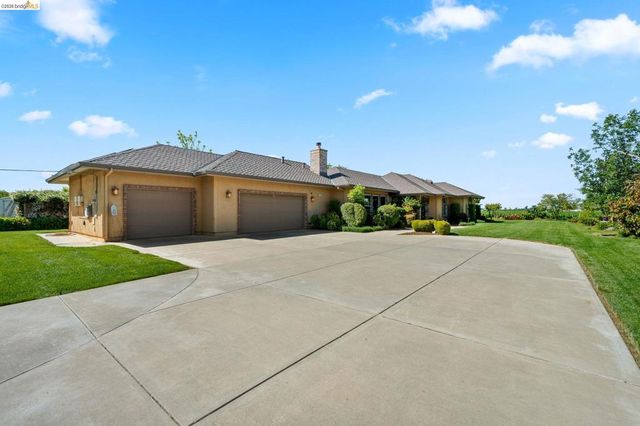 2445 Taylor Ln, Byron, CA 94514