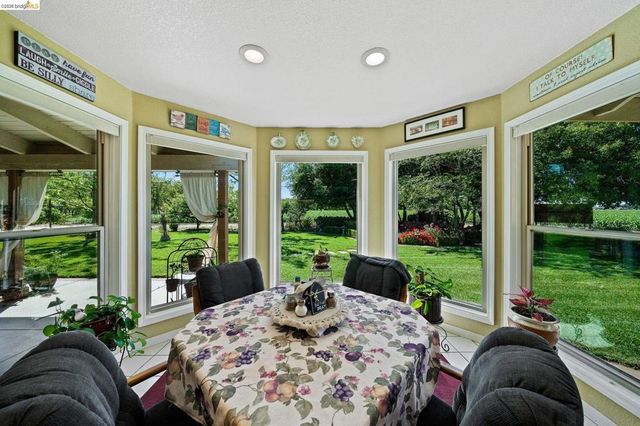 2445 Taylor Ln, Byron, CA 94514