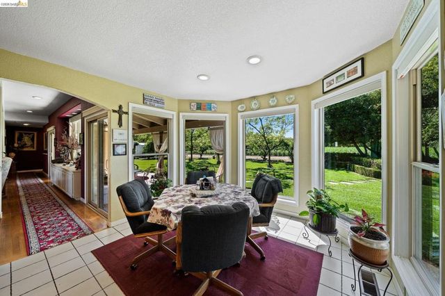 2445 Taylor Ln, Byron, CA 94514