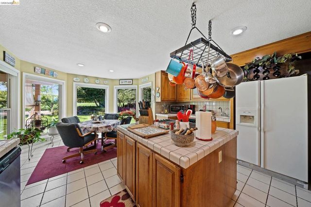 2445 Taylor Ln, Byron, CA 94514