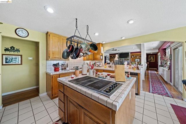 2445 Taylor Ln, Byron, CA 94514