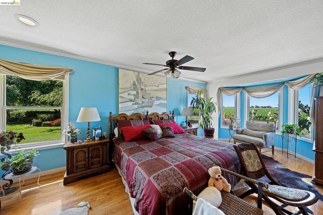 2445 Taylor Ln, Byron, CA 94514