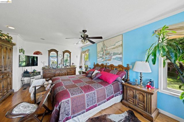 2445 Taylor Ln, Byron, CA 94514