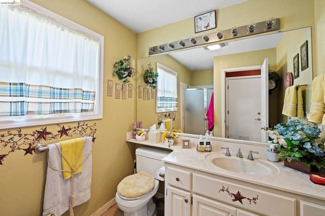 2445 Taylor Ln, Byron, CA 94514