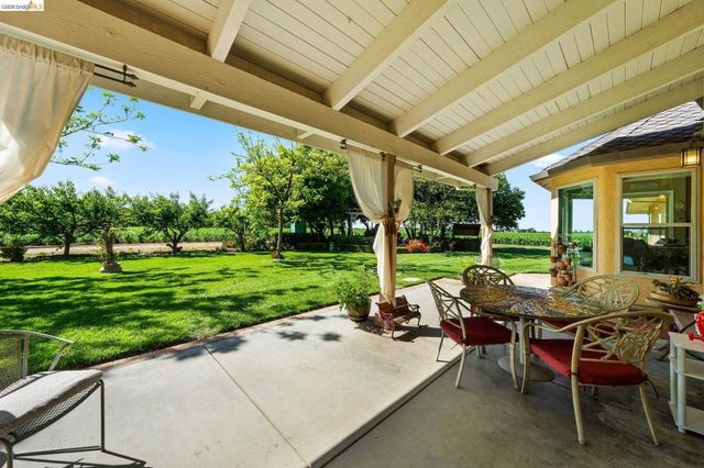 2445 Taylor Ln, Byron, CA 94514
