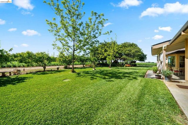 2445 Taylor Ln, Byron, CA 94514
