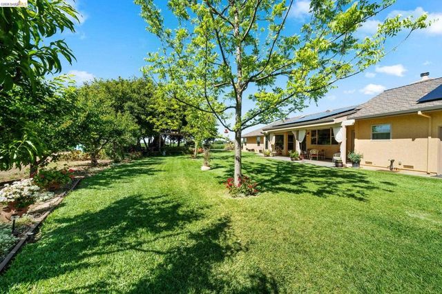 2445 Taylor Ln, Byron, CA 94514