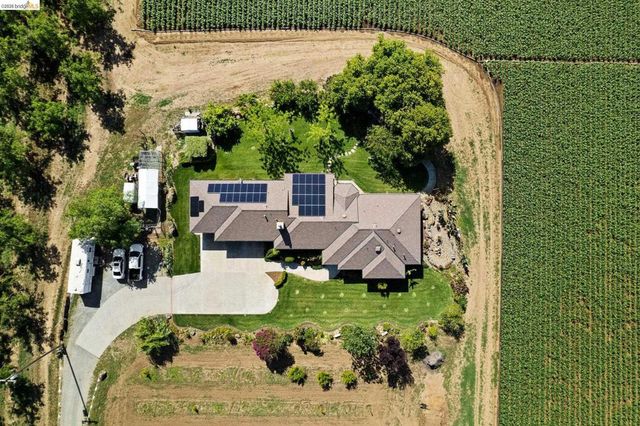 2445 Taylor Ln, Byron, CA 94514