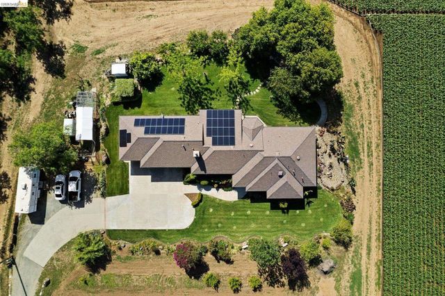 2445 Taylor Ln, Byron, CA 94514
