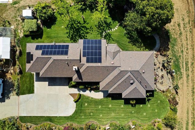 2445 Taylor Ln, Byron, CA 94514