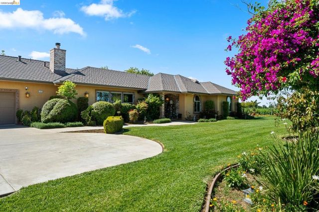 2445 Taylor Ln, Byron, CA 94514