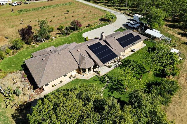 2445 Taylor Ln, Byron, CA 94514