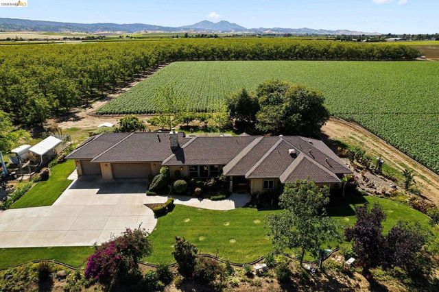 2445 Taylor Ln, Byron, CA 94514