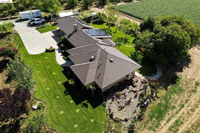2445 Taylor Ln, Byron, CA 94514