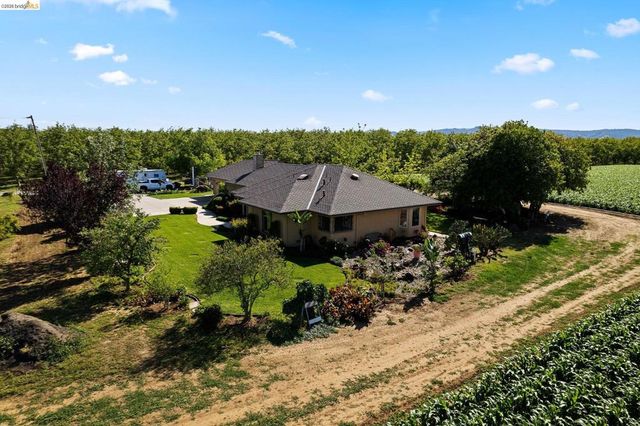 2445 Taylor Ln, Byron, CA 94514