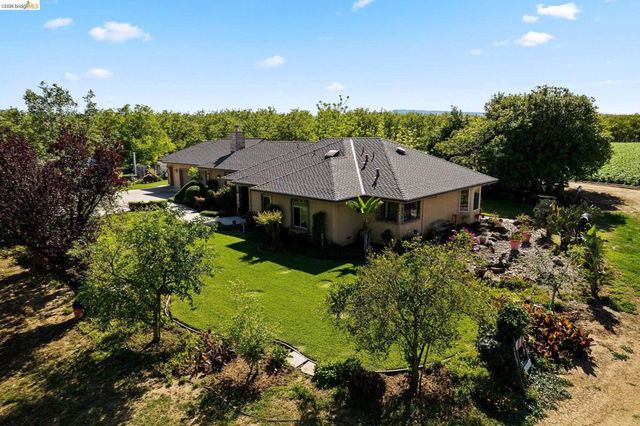 2445 Taylor Ln, Byron, CA 94514