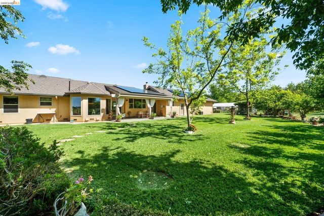 2445 Taylor Ln, Byron, CA 94514