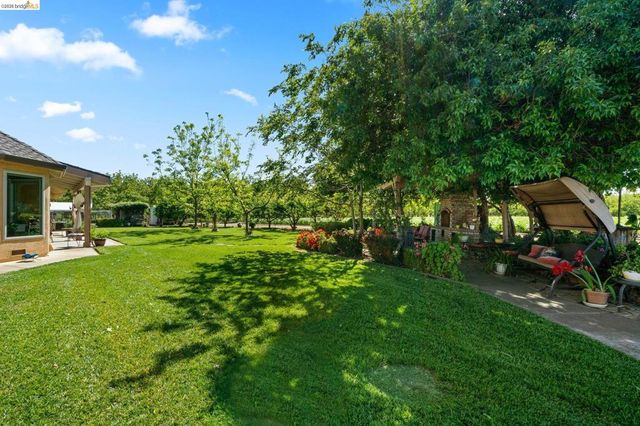 2445 Taylor Ln, Byron, CA 94514