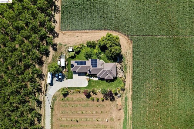 2445 Taylor Ln, Byron, CA 94514
