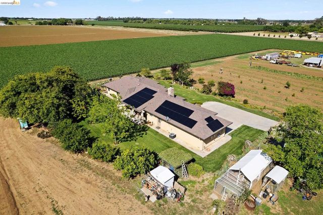 2445 Taylor Ln, Byron, CA 94514