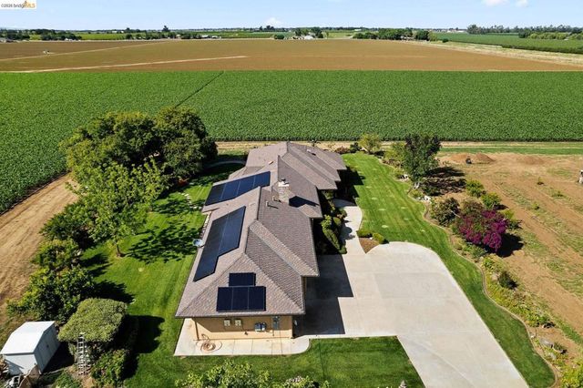 2445 Taylor Ln, Byron, CA 94514