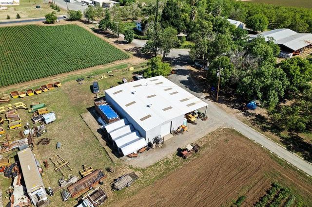 2445 Taylor Ln, Byron, CA 94514