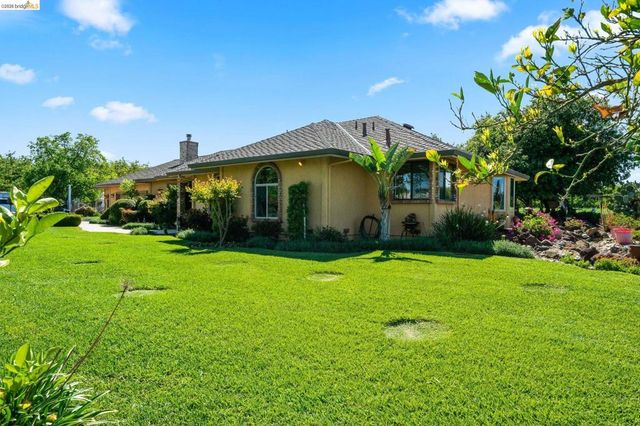 2445 Taylor Ln, Byron, CA 94514