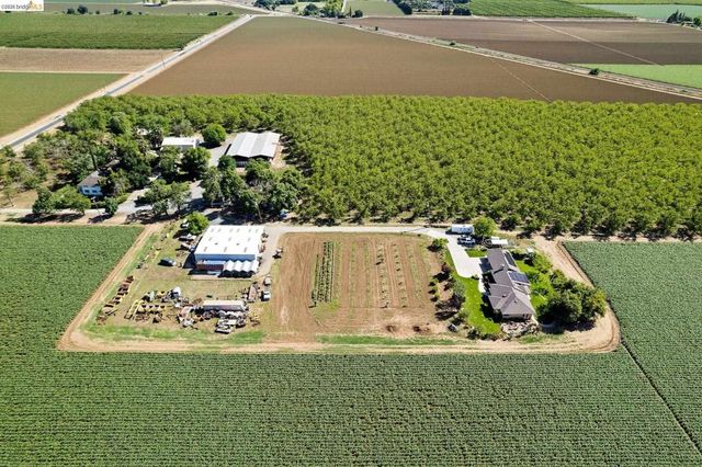 2445 Taylor Ln, Byron, CA 94514