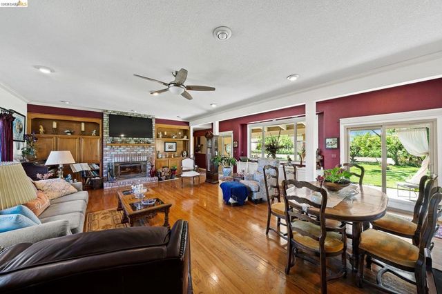 2445 Taylor Ln, Byron, CA 94514