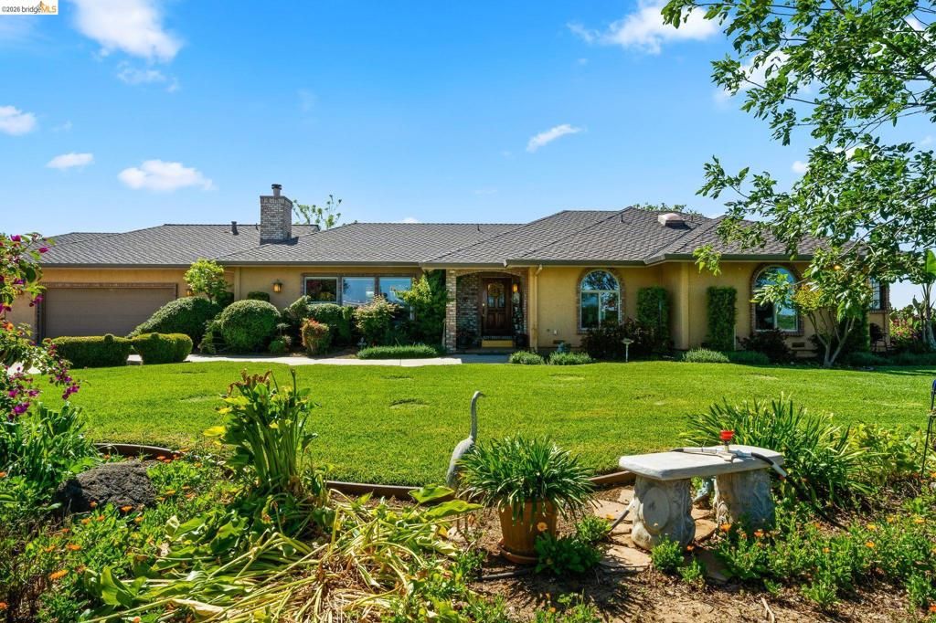 2445 Taylor Ln, Byron, CA 94514