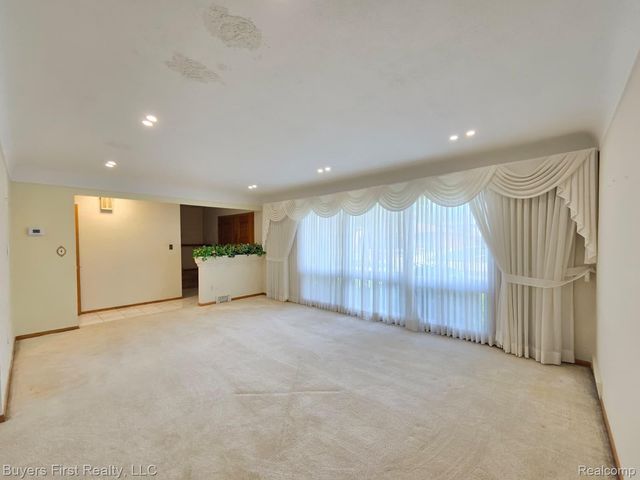 15915 Hilton Street, Southfield, MI 48075