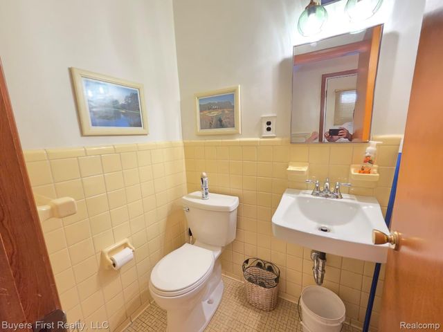 15915 Hilton Street, Southfield, MI 48075