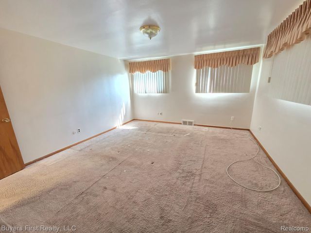 15915 Hilton Street, Southfield, MI 48075