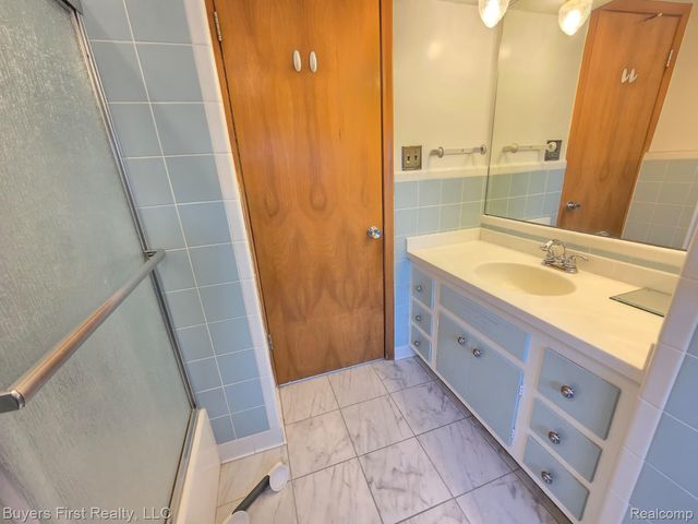 15915 Hilton Street, Southfield, MI 48075