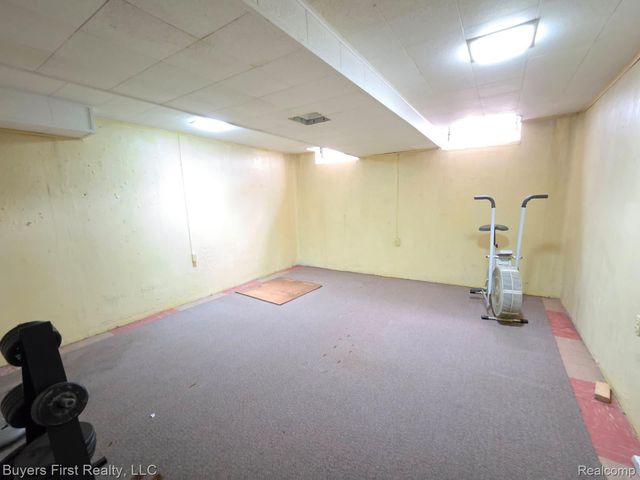 15915 Hilton Street, Southfield, MI 48075