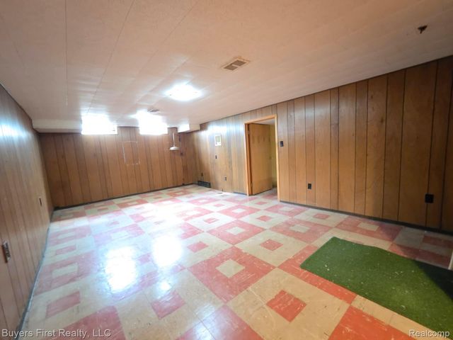 15915 Hilton Street, Southfield, MI 48075
