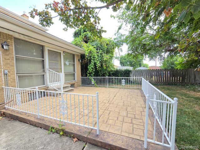 15915 Hilton Street, Southfield, MI 48075