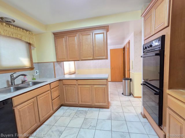 15915 Hilton Street, Southfield, MI 48075