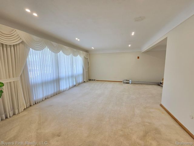 15915 Hilton Street, Southfield, MI 48075
