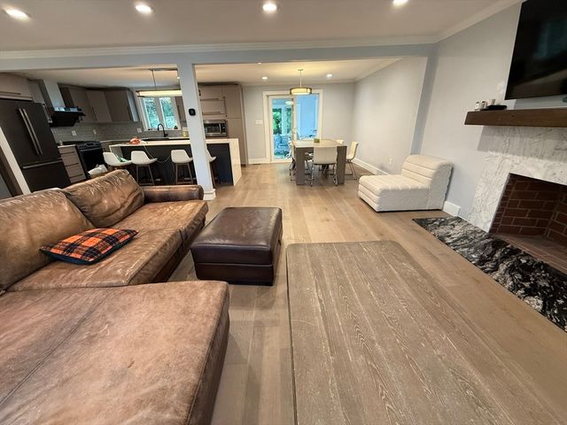 25 Berkshire Dr, Winchester, MA 01890