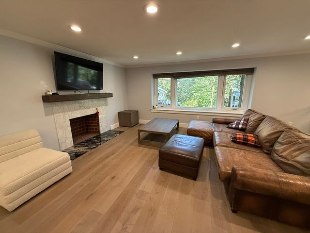 25 Berkshire Dr, Winchester, MA 01890