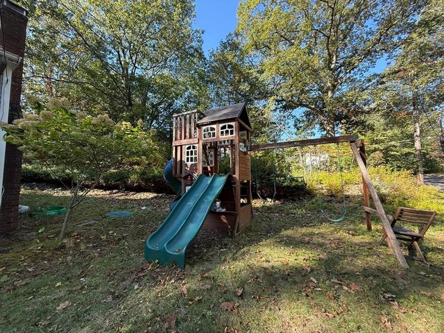 25 Berkshire Dr, Winchester, MA 01890